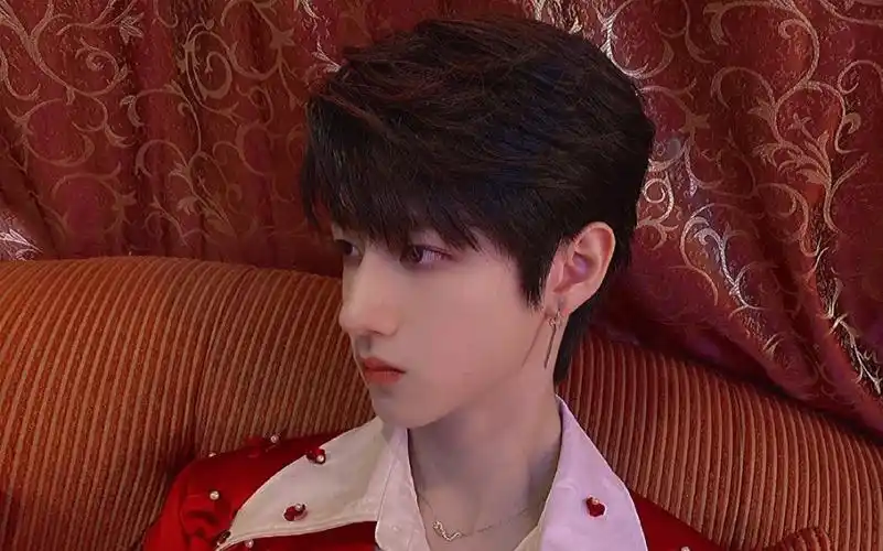 朱志鑫直播跳舞片段《love shot》