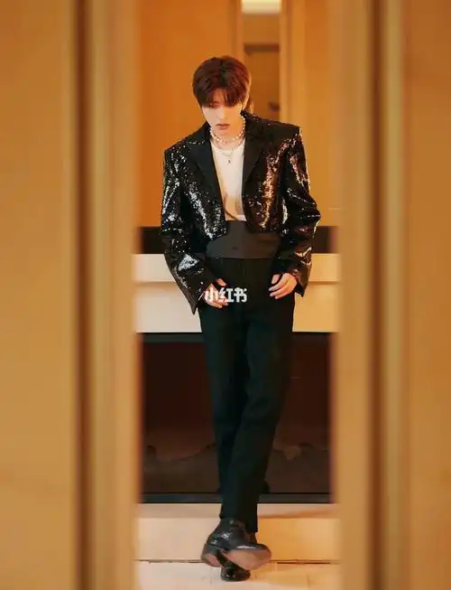 看当红pd蔡徐坤,演绎理想男友穿搭!