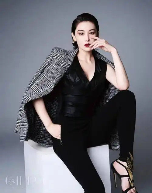 张馨予:自把天真成世界