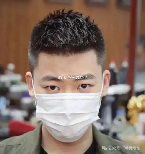 在炎热的夏季,咱们在选择短发的时候也别太随意,如果说不知道该发型