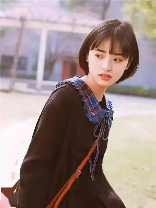 丸子头已经不流行了,今年这5种"发型"是真火,简单大方显脸小_女性