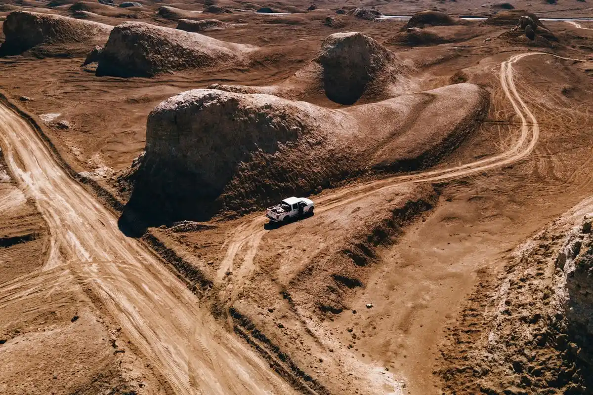 八名游客被困青海无人区断水断食#   据报道,8月7日,青海警方成功
