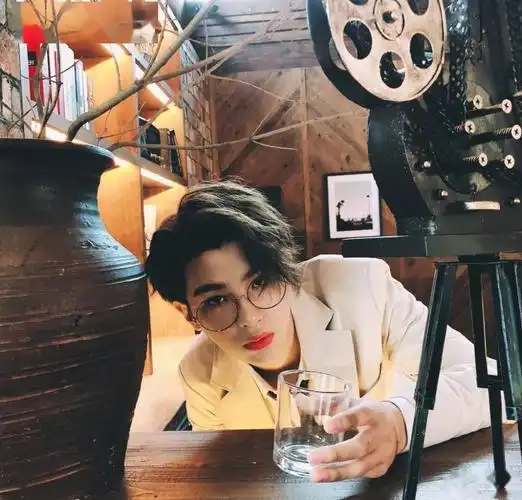 微信头像黄明昊