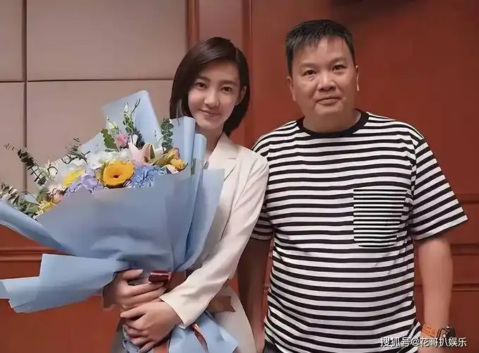 王丽坤的丈夫詹某,疑似因涉嫌巨额诈骗案被警方抓获,据说他老公是以