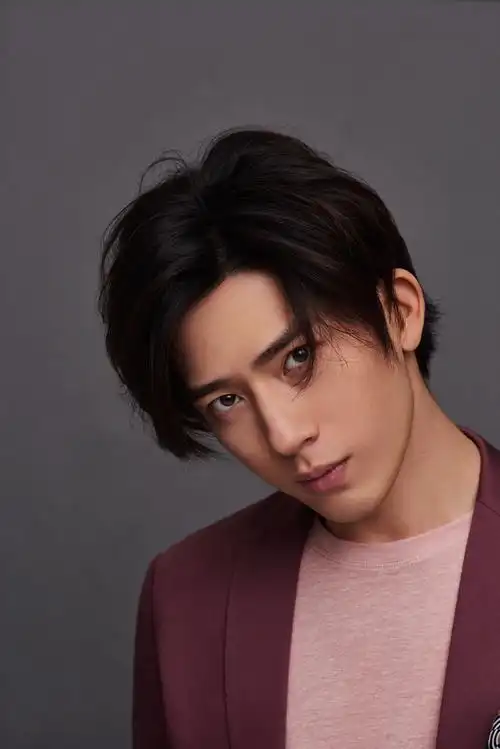 井柏然生日曝光新写真