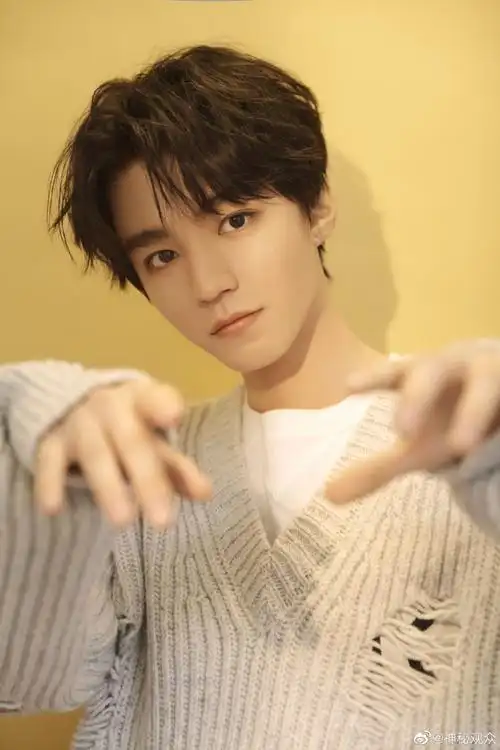 王俊凯中分造型#《1921》定档2021.7.