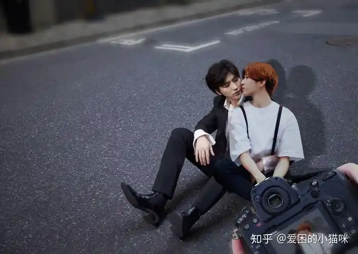 请问蔡徐坤是不是谈恋爱了啊