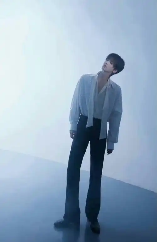 张凌赫一比一人形立牌有多高#一比一还原张凌赫身高的人形立牌可宜档