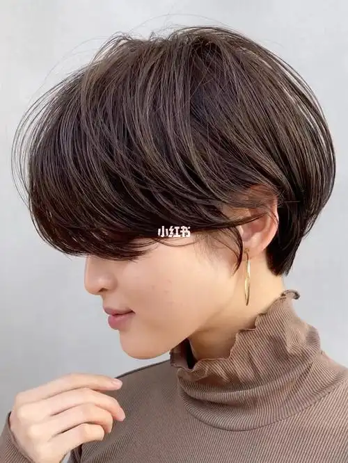 女生超短发烫发分享蓬松柔和纹理短发