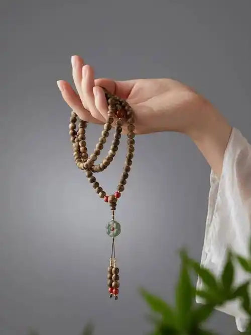 背云为六瓣梅花造型,寓意喜悦圆满.