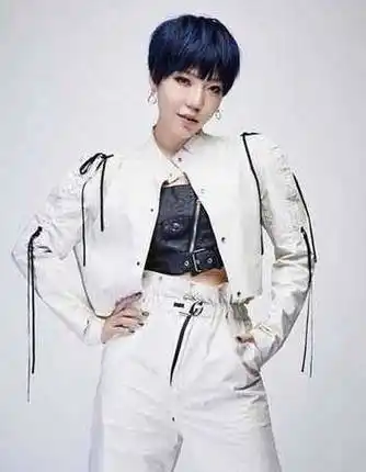 怎么丑怎么打扮的吴莫愁变美了,25岁的她在婚礼上美得不可方物_世界