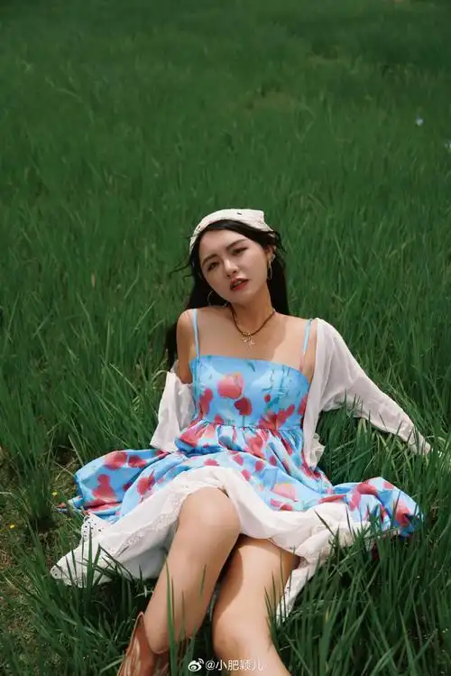 的女儿  在这里,马兰花大草原一望无际  青青草甸装扮着夏季的色彩