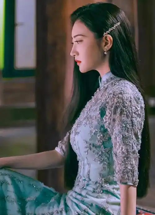 《司藤》景甜旗袍造型,摇曳生姿,气场全开,堪称一场华丽旗袍秀_时尚