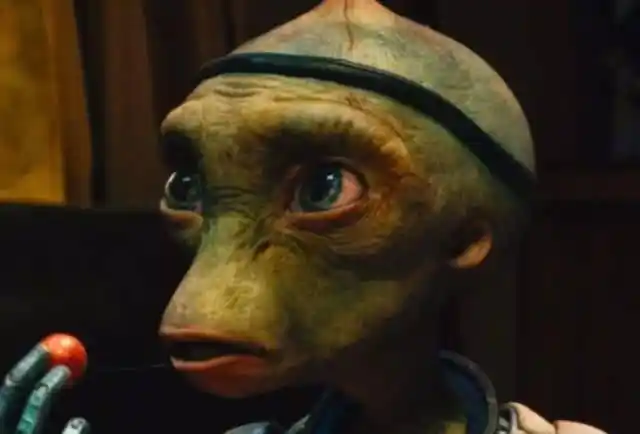 外星人奇卡的记忆在他第一次喝醉之后就出现了分枝.