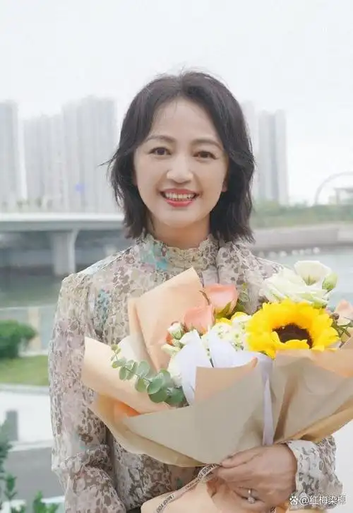 童年曾经红极一时的罗海琼最新近况曝光,却引起了网友的不同意见.