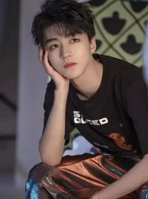 2020年最火的壁纸阳光男生