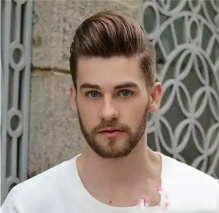 铲青 推后边背头发型,是清爽且大众款的男士发型. 西