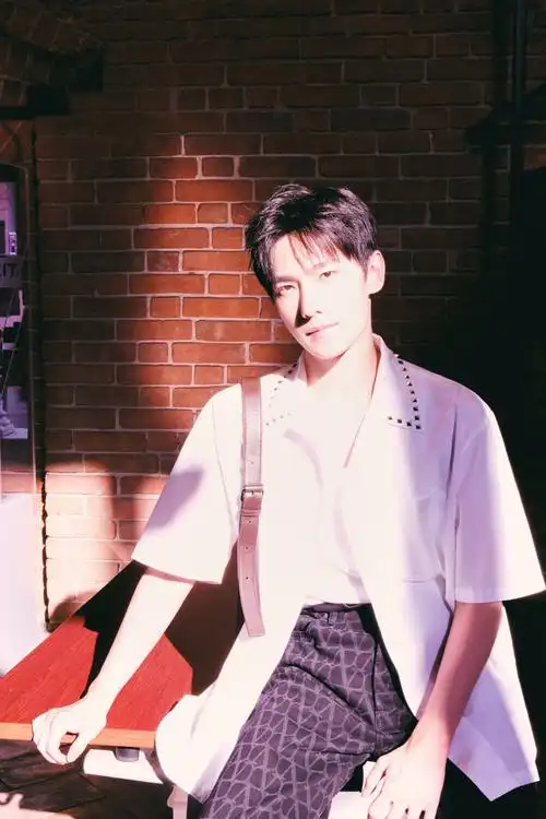 杨洋  9499 9499    复制文案评论本条微博(可根据个人需求