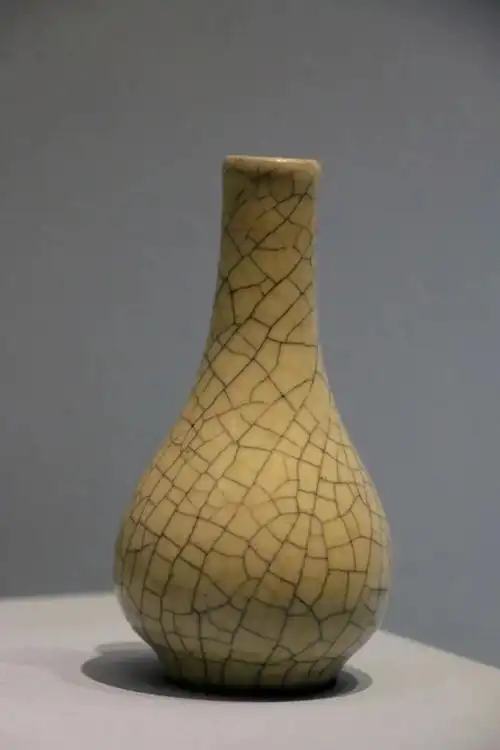 南宋官窑青瓷胆式瓶(中国大陆私人收藏)