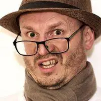 戴眼镜文艺大叔头像_微信头像图片大全