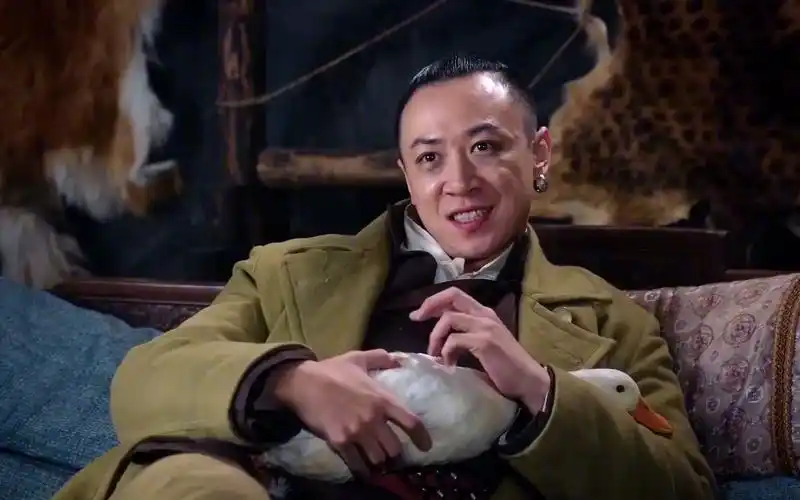 丁大命:三龙装病,乱抓妇女,不料大当家带人来给他扎针