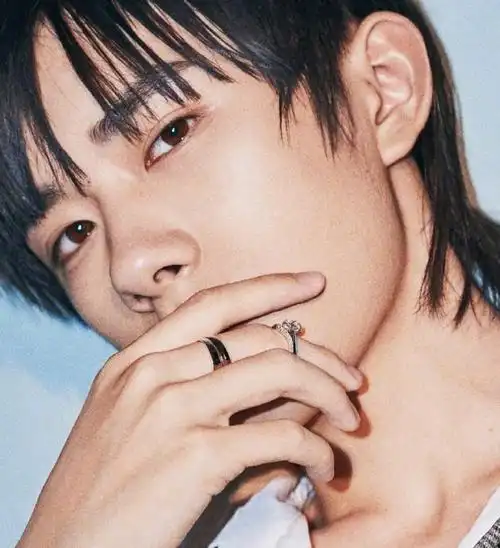 易烊千玺平头##易烊千玺新发型