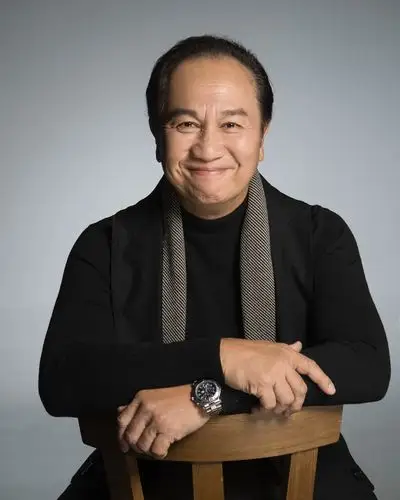 p>郭锋(kwok fung,曾被误称为郭峰),原名郭民富,1951年10月27日生于