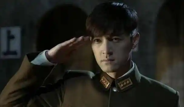 原创原创5位男星军装照杨洋最惊艳朱亚文可爱他美得让人窒息