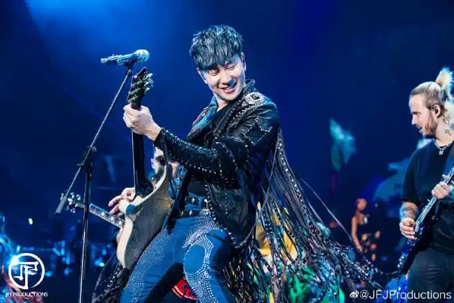 贵阳马拉松#    2019年8月,@林俊杰在贵阳奥体匹克体育中心举办了圣所