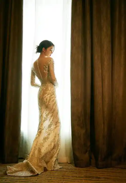 傅菁第十七届长春电影节造型 好美好霸气!