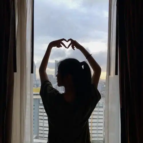 背影合集 最近脸上长了好多肉肉 p5的原相机自拍脸也是很大了 6月前