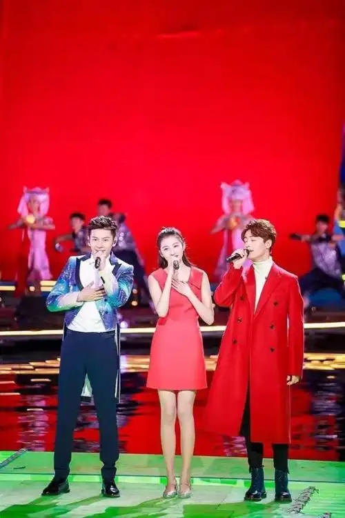 吴磊对鹿晗关晓彤的评价(王嘉再次和关晓彤合体)(5)