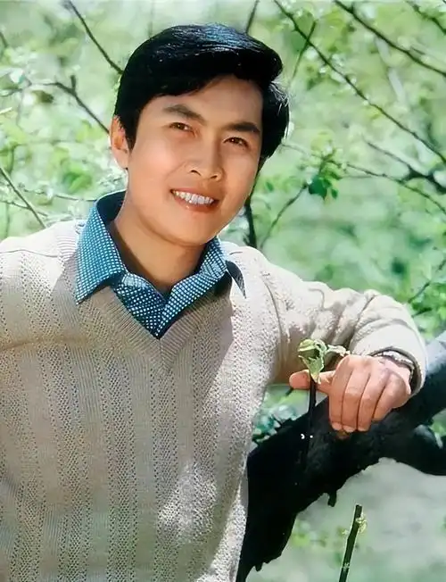 原配孙涛在除夕夜自杀后,唐国强为何转身就娶了小他12岁的壮丽?