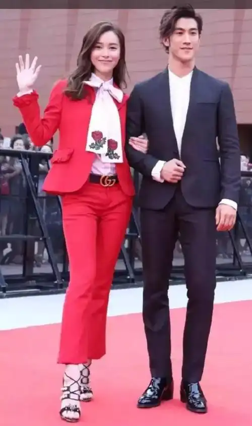 男星的脚下风云不比女星逊色看看这些心机鞋