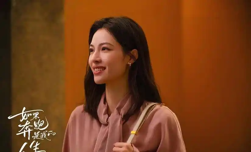 从钟楚曦此前的作品来看,她比较适合演阳光或者是气场强大的女性角色.