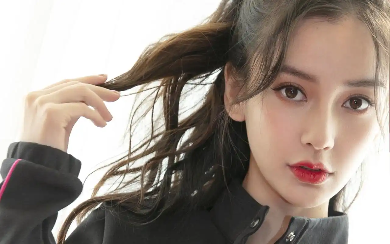 angelababy运动风高清桌面壁纸