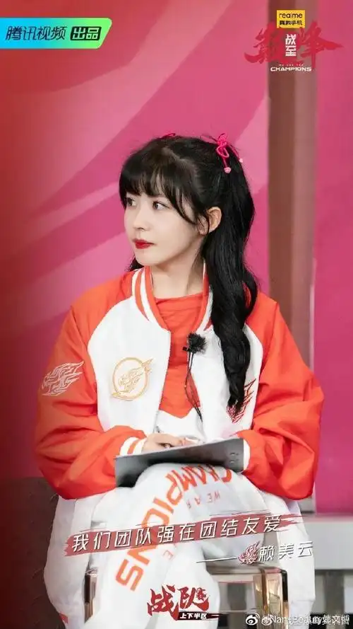 最近整理了一下录制战至巅峰给小七@赖美云做的发型分享一下,一个从