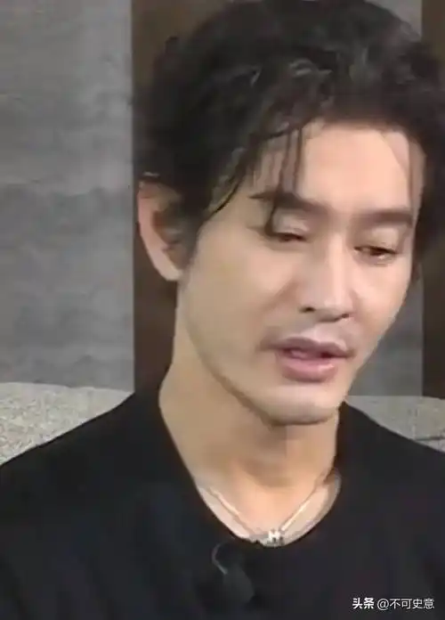 黄晓明回应感情风波,眼眶发红90度鞠躬道歉,胡子拉碴神色憔悴