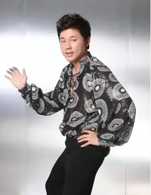 原星尚电视主持人 路易刚进入星尚电视,他以记者型主持人作为职业定位