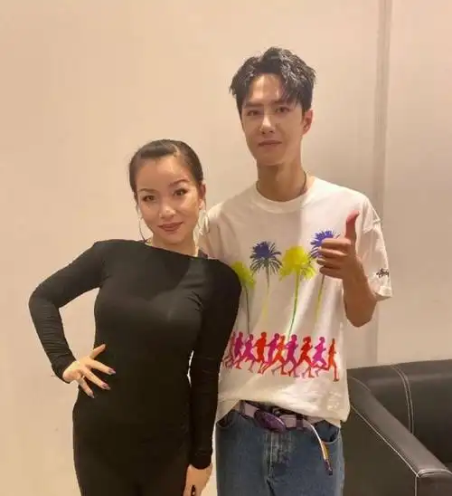 王一博的这些合照都有一个共同点你发现没