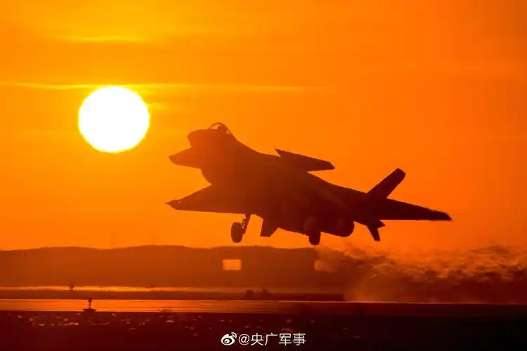 每一张都值得收藏12张歼20高清壁纸