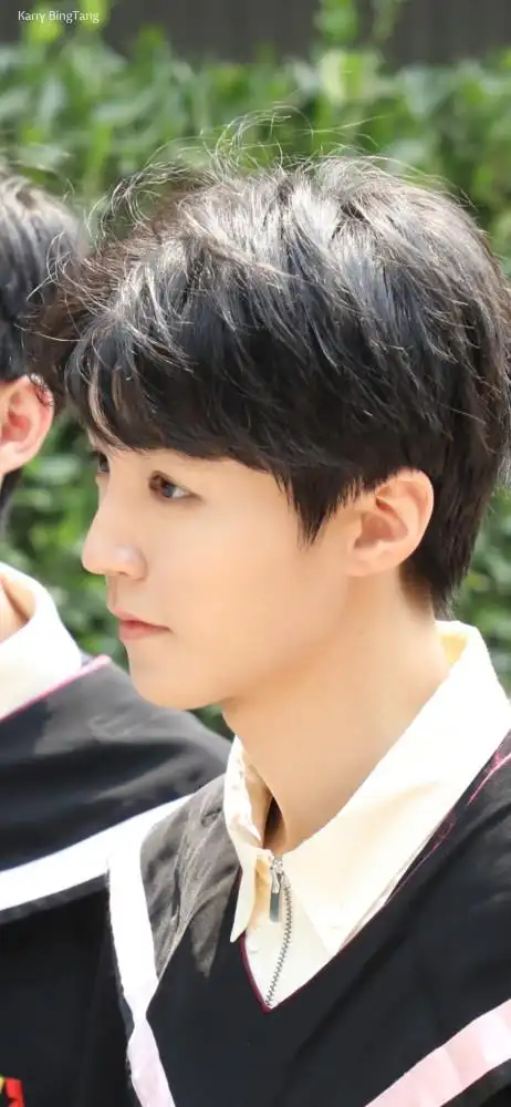 王俊凯最新头像壁纸,毕业快乐_腾讯新闻