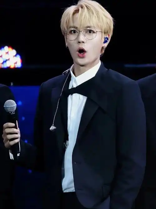 吃惊的阿俊跟嘟嘟嘴的阿俊～可爱^_^ #林彦俊 #宝藏男孩林彦俊 #向全