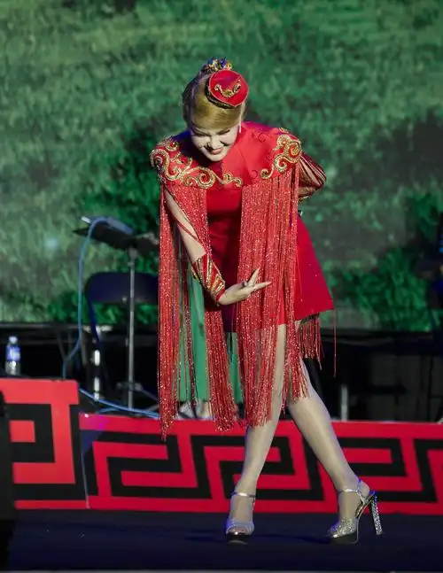 《站在草原望北京》乌兰图雅感恩家乡专场演唱会