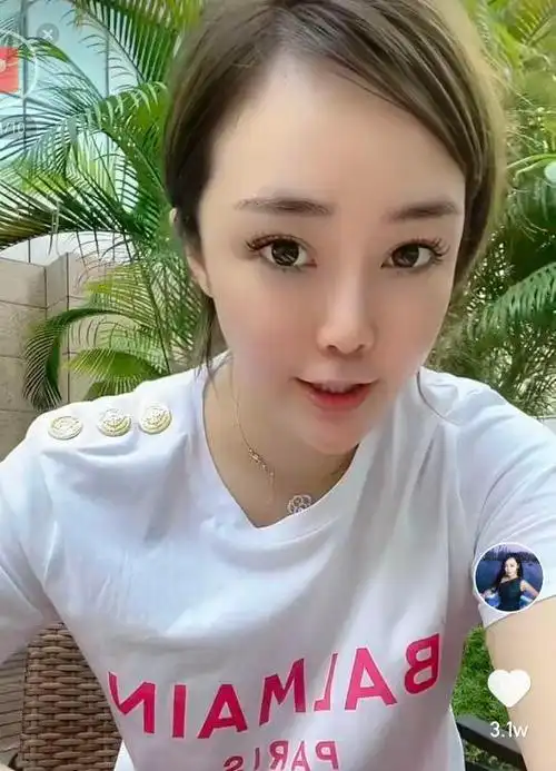 初瑞雪为什么选择了"穷小子"?甚至倒追这个"穷小子"