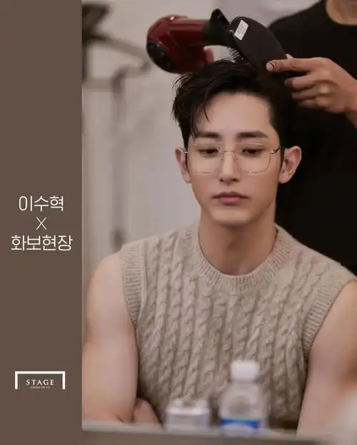 这组李洙赫海报属于出圈照了吧老粉都知道