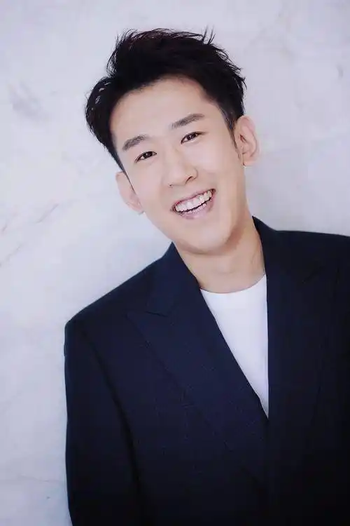 8位"大长脸"男演员,有人棱角分明帅一脸,有人被调侃像鞋拔子_古装