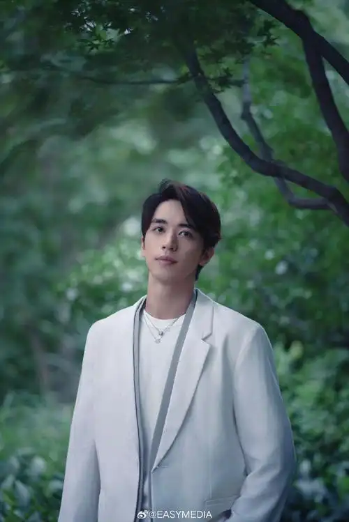 许魏洲纯白西装#许魏洲超话