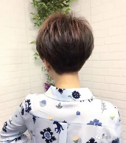 2020今年流行"剃后头"_短发