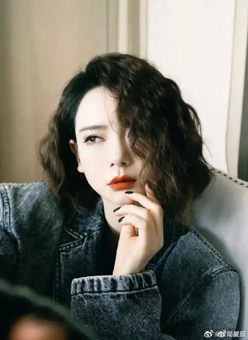 戚薇卷发##戚薇卷发造型